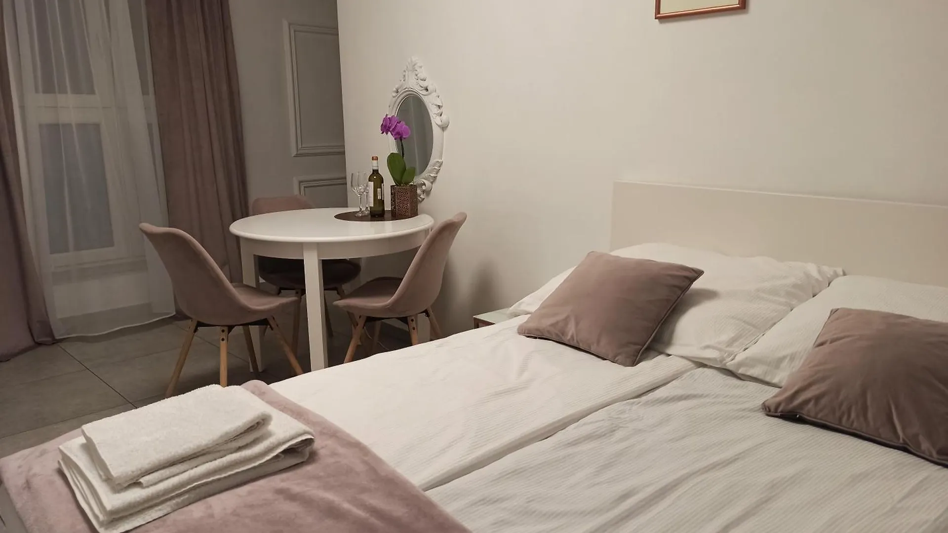 Arkady Apartment Gdansk Old Town contacts